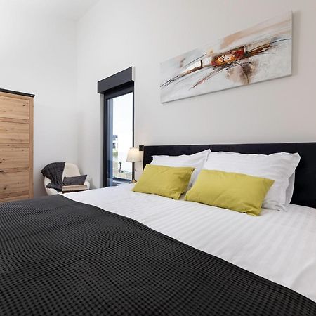 Luxury Villa Adria Apartments 크르크 외부 사진