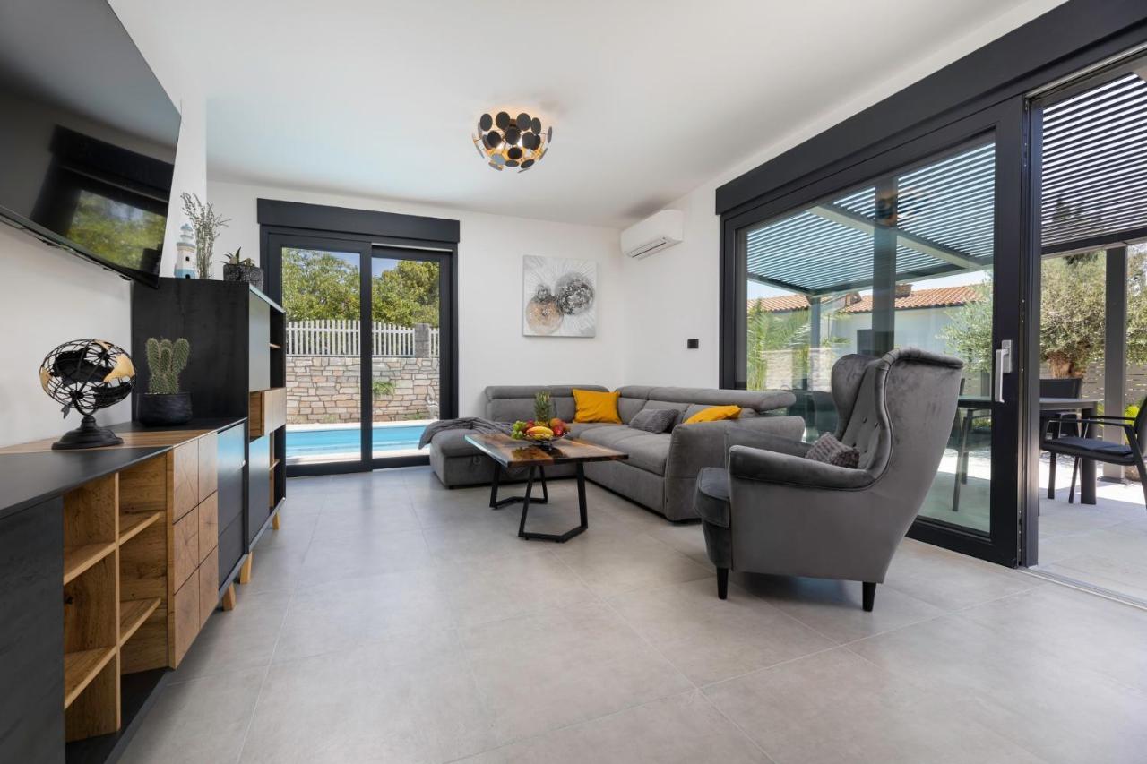 Luxury Villa Adria Apartments 크르크 외부 사진